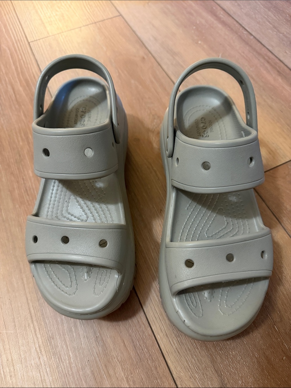 Women’s platform croc sandals - Picture 2 of 7